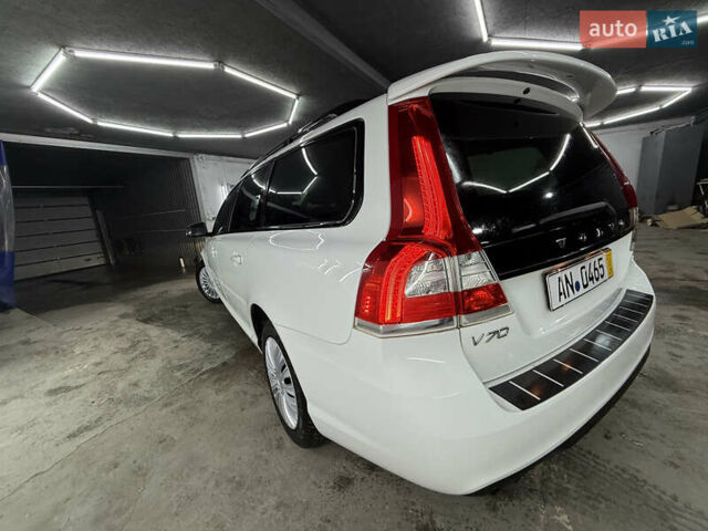 Белый Вольво В70, объемом двигателя 2 л и пробегом 178 тыс. км за 10500 $, фото 12 на Automoto.ua