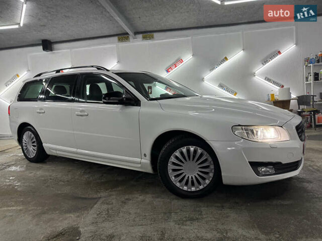 Белый Вольво В70, объемом двигателя 2 л и пробегом 178 тыс. км за 10500 $, фото 9 на Automoto.ua