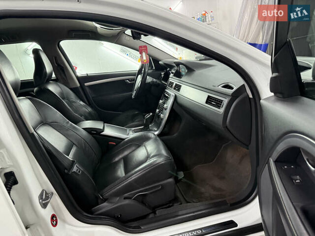 Белый Вольво В70, объемом двигателя 2 л и пробегом 178 тыс. км за 10500 $, фото 49 на Automoto.ua