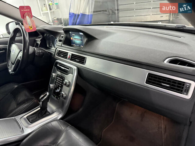 Белый Вольво В70, объемом двигателя 2 л и пробегом 160 тыс. км за 11000 $, фото 52 на Automoto.ua