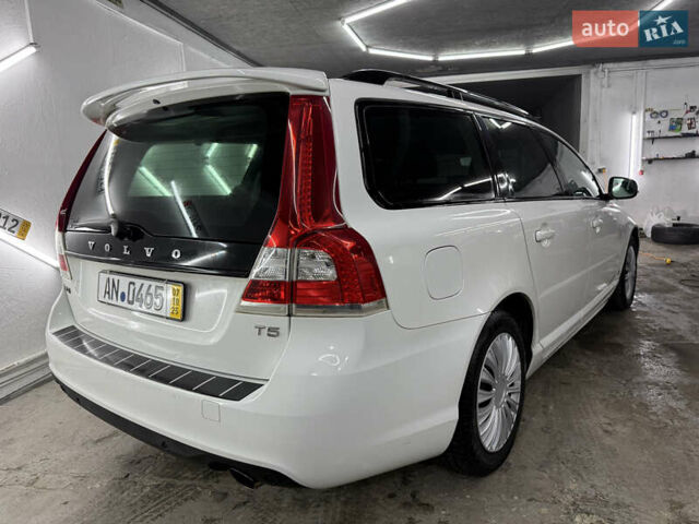 Белый Вольво В70, объемом двигателя 2 л и пробегом 160 тыс. км за 11000 $, фото 22 на Automoto.ua