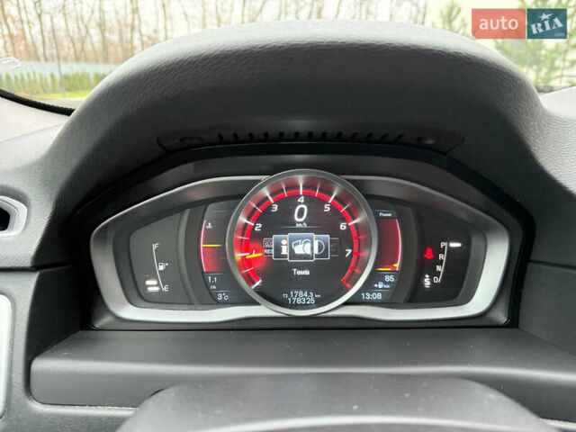 Белый Вольво В70, объемом двигателя 2 л и пробегом 178 тыс. км за 11000 $, фото 55 на Automoto.ua