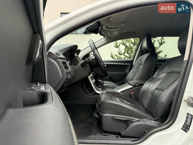 Белый Вольво В70, объемом двигателя 2 л и пробегом 178 тыс. км за 11000 $, фото 47 на Automoto.ua