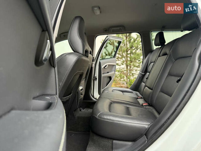 Білий Вольво V70, об'ємом двигуна 2 л та пробігом 178 тис. км за 10999 $, фото 26 на Automoto.ua