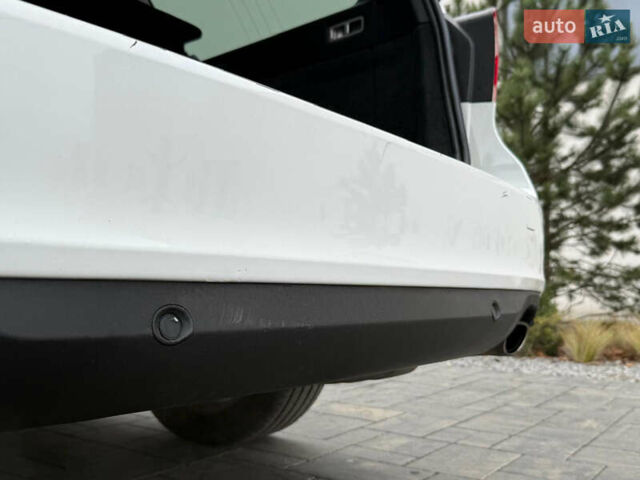 Белый Вольво В70, объемом двигателя 2 л и пробегом 178 тыс. км за 11000 $, фото 17 на Automoto.ua