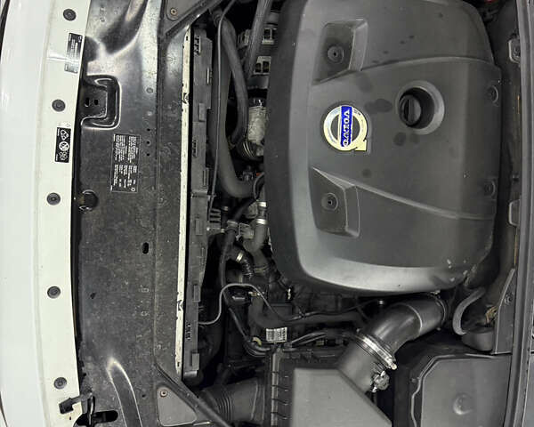 Белый Вольво В70, объемом двигателя 2 л и пробегом 160 тыс. км за 11000 $, фото 58 на Automoto.ua