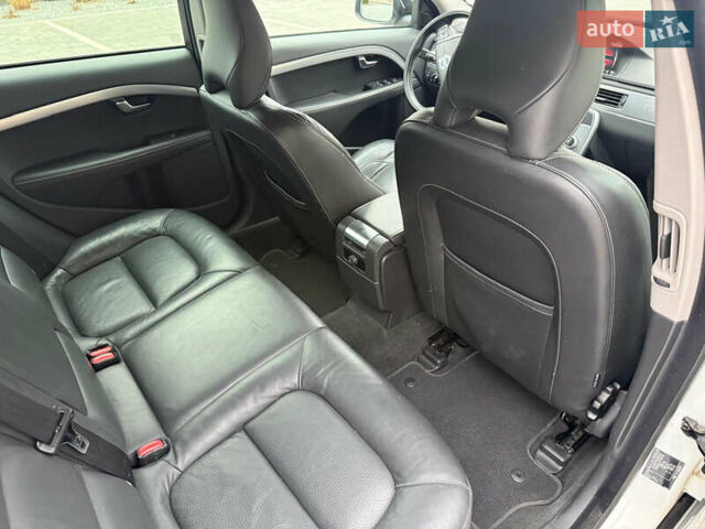 Белый Вольво В70, объемом двигателя 2 л и пробегом 178 тыс. км за 11500 $, фото 48 на Automoto.ua