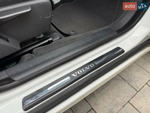 Белый Вольво В70, объемом двигателя 2 л и пробегом 178 тыс. км за 11000 $, фото 30 на Automoto.ua