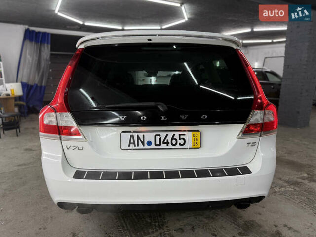 Белый Вольво В70, объемом двигателя 2 л и пробегом 160 тыс. км за 11000 $, фото 10 на Automoto.ua