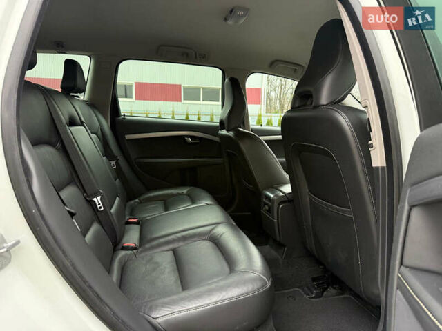 Білий Вольво V70, об'ємом двигуна 2 л та пробігом 178 тис. км за 10999 $, фото 28 на Automoto.ua