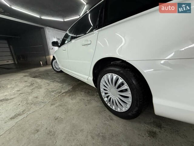 Белый Вольво В70, объемом двигателя 2 л и пробегом 160 тыс. км за 11000 $, фото 14 на Automoto.ua