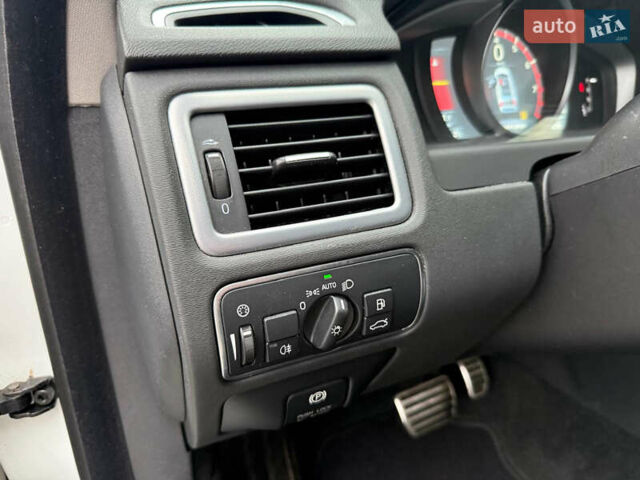 Белый Вольво В70, объемом двигателя 2 л и пробегом 178 тыс. км за 11500 $, фото 29 на Automoto.ua