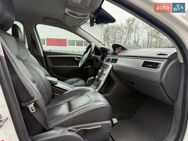 Белый Вольво В70, объемом двигателя 2 л и пробегом 178 тыс. км за 11500 $, фото 42 на Automoto.ua