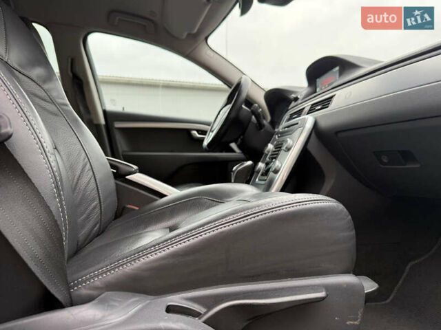 Белый Вольво В70, объемом двигателя 2 л и пробегом 178 тыс. км за 11500 $, фото 51 на Automoto.ua