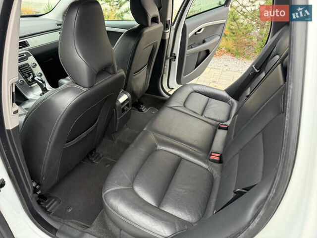 Белый Вольво В70, объемом двигателя 2 л и пробегом 178 тыс. км за 11000 $, фото 32 на Automoto.ua