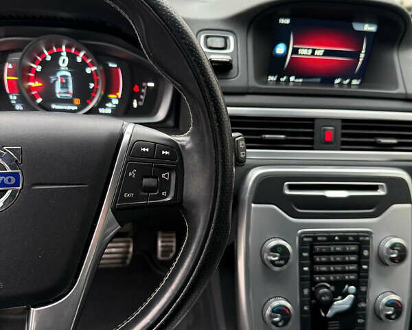 Белый Вольво В70, объемом двигателя 2 л и пробегом 178 тыс. км за 11000 $, фото 59 на Automoto.ua