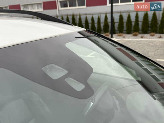 Белый Вольво В70, объемом двигателя 2 л и пробегом 178 тыс. км за 11000 $, фото 16 на Automoto.ua