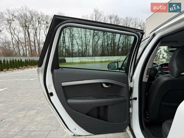 Белый Вольво В70, объемом двигателя 2 л и пробегом 178 тыс. км за 11000 $, фото 31 на Automoto.ua