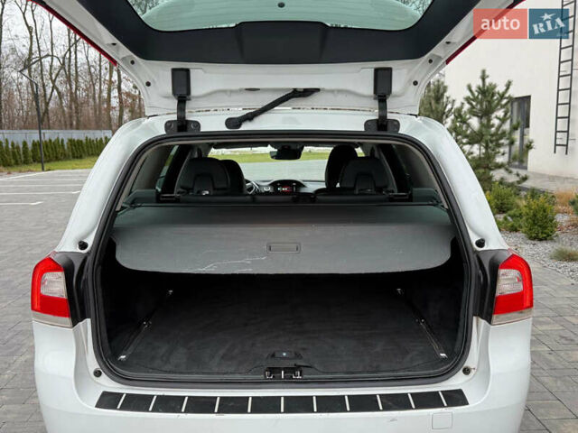 Белый Вольво В70, объемом двигателя 2 л и пробегом 178 тыс. км за 11000 $, фото 21 на Automoto.ua