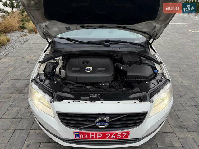 Білий Вольво V70, об'ємом двигуна 2 л та пробігом 178 тис. км за 10999 $, фото 30 на Automoto.ua