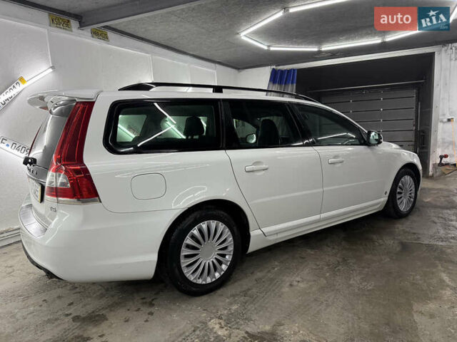 Белый Вольво В70, объемом двигателя 2 л и пробегом 160 тыс. км за 11000 $, фото 23 на Automoto.ua