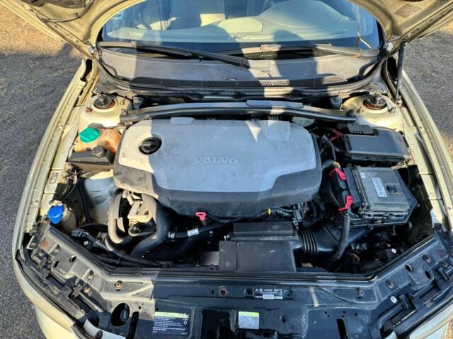 Бежевий Вольво V70, об'ємом двигуна 0 л та пробігом 240 тис. км за 2050 $, фото 9 на Automoto.ua