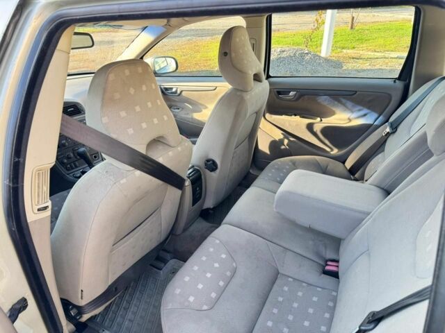 Бежевий Вольво V70, об'ємом двигуна 0 л та пробігом 240 тис. км за 2050 $, фото 5 на Automoto.ua