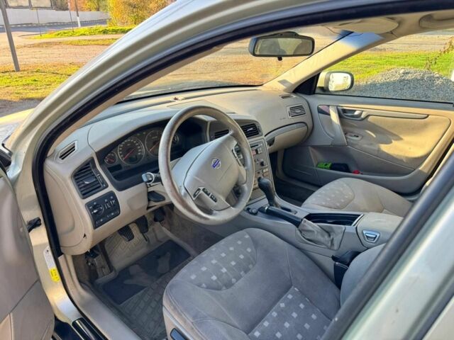 Бежевий Вольво V70, об'ємом двигуна 0 л та пробігом 240 тис. км за 2050 $, фото 4 на Automoto.ua