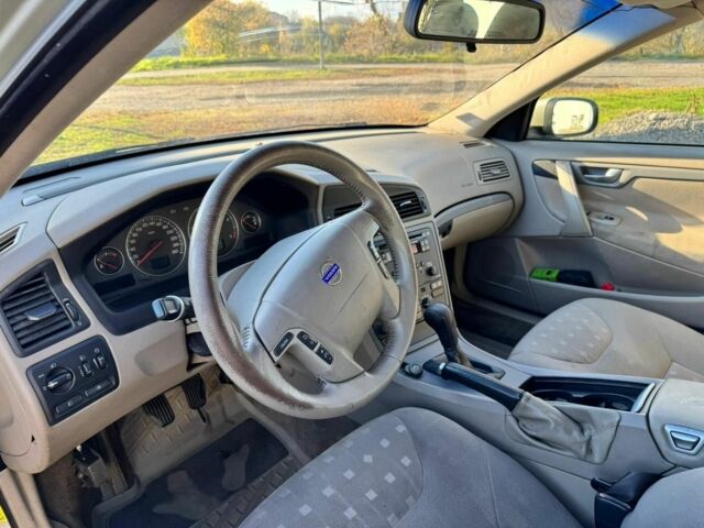 Бежевий Вольво V70, об'ємом двигуна 0 л та пробігом 240 тис. км за 2050 $, фото 12 на Automoto.ua