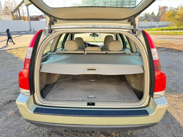 Бежевий Вольво V70, об'ємом двигуна 0 л та пробігом 240 тис. км за 2050 $, фото 7 на Automoto.ua