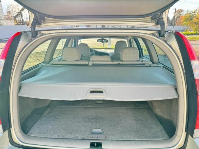 Бежевий Вольво V70, об'ємом двигуна 0 л та пробігом 240 тис. км за 2050 $, фото 6 на Automoto.ua