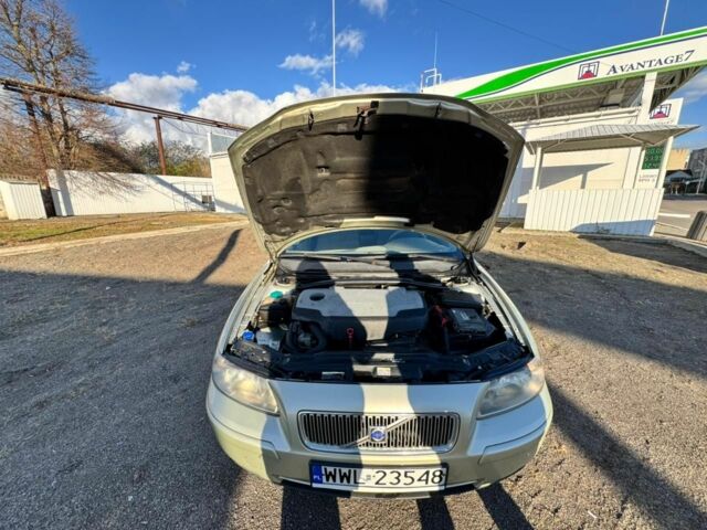 Бежевий Вольво V70, об'ємом двигуна 0 л та пробігом 240 тис. км за 2050 $, фото 10 на Automoto.ua
