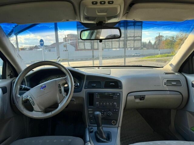 Бежевий Вольво V70, об'ємом двигуна 0 л та пробігом 240 тис. км за 2050 $, фото 15 на Automoto.ua