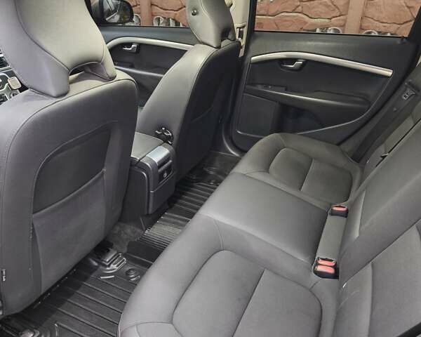 Бежевый Вольво В70, объемом двигателя 1.56 л и пробегом 256 тыс. км за 11000 $, фото 11 на Automoto.ua