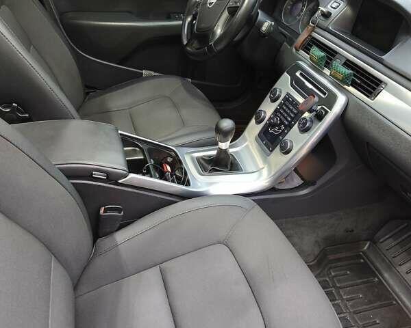 Бежевый Вольво В70, объемом двигателя 1.56 л и пробегом 256 тыс. км за 11000 $, фото 10 на Automoto.ua