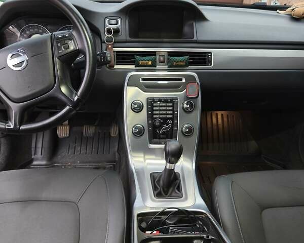 Бежевый Вольво В70, объемом двигателя 1.56 л и пробегом 256 тыс. км за 11000 $, фото 6 на Automoto.ua