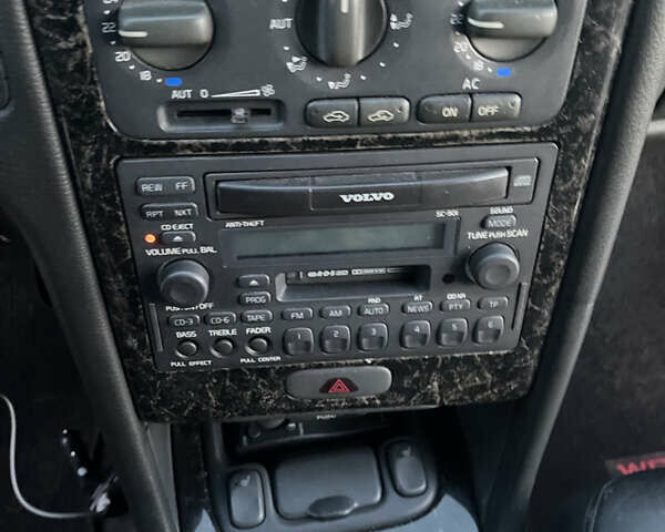 Черный Вольво В70, объемом двигателя 2.4 л и пробегом 350 тыс. км за 2700 $, фото 11 на Automoto.ua