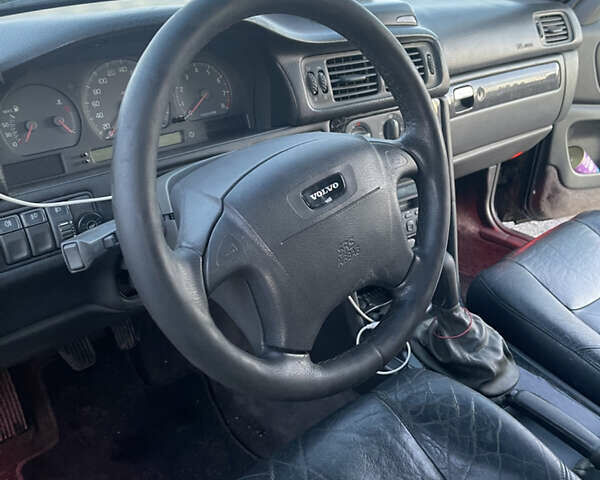 Черный Вольво В70, объемом двигателя 2.4 л и пробегом 350 тыс. км за 2700 $, фото 14 на Automoto.ua