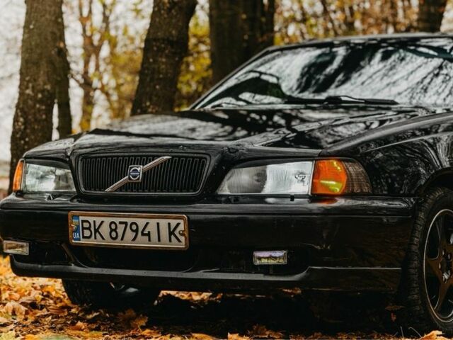 Черный Вольво В70, объемом двигателя 2.4 л и пробегом 300 тыс. км за 2999 $, фото 3 на Automoto.ua