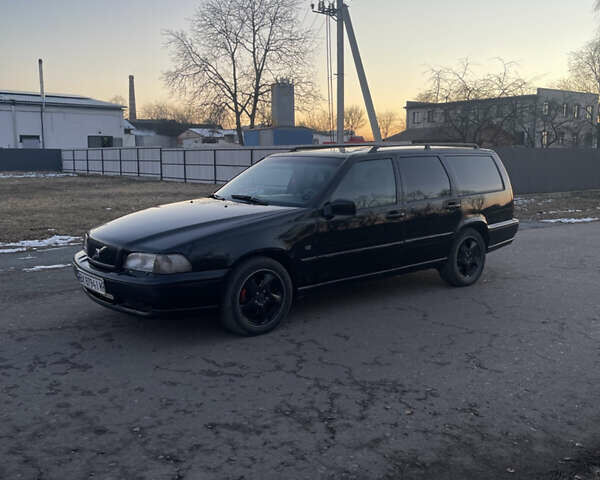 Черный Вольво В70, объемом двигателя 2.4 л и пробегом 350 тыс. км за 2700 $, фото 7 на Automoto.ua