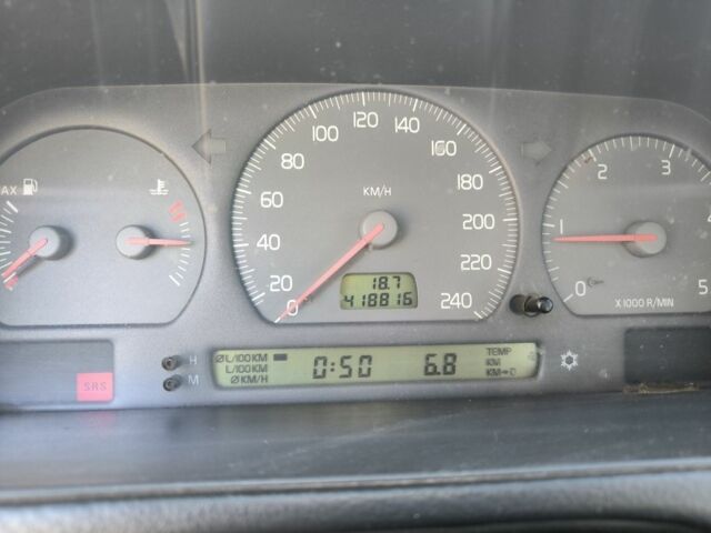 Вольво В70 1999 в Хмельницком на Automoto.ua Черный Вольво В70, объемом двигателя 2.5 л и пробегом 419 тыс. км за 3200 $, фото 4 на Automoto.ua