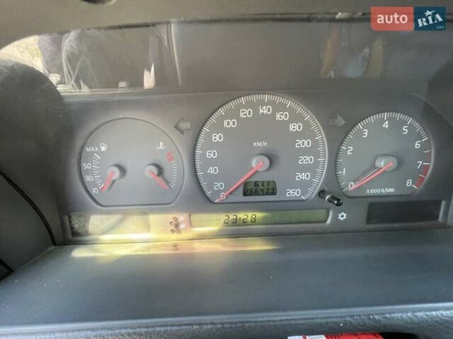 Черный Вольво В70, объемом двигателя 2.4 л и пробегом 266 тыс. км за 2500 $, фото 7 на Automoto.ua