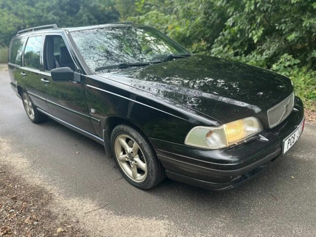 Чорний Вольво V70, об'ємом двигуна 2.5 л та пробігом 400 тис. км за 2600 $, фото 2 на Automoto.ua