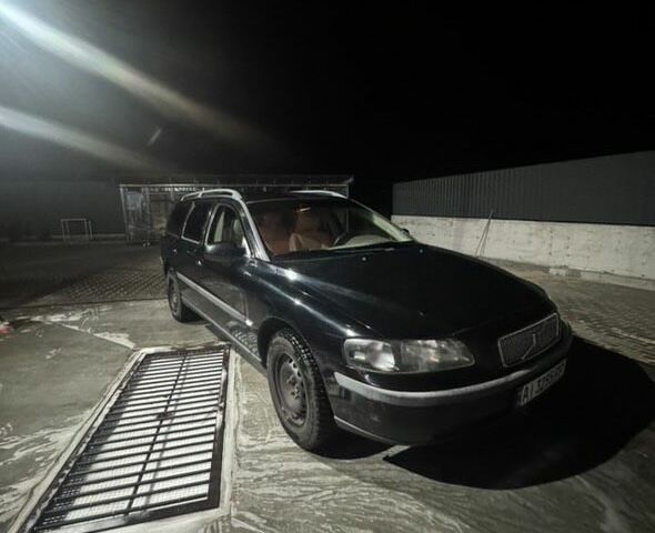 Черный Вольво В70, объемом двигателя 2.4 л и пробегом 370 тыс. км за 4300 $, фото 1 на Automoto.ua