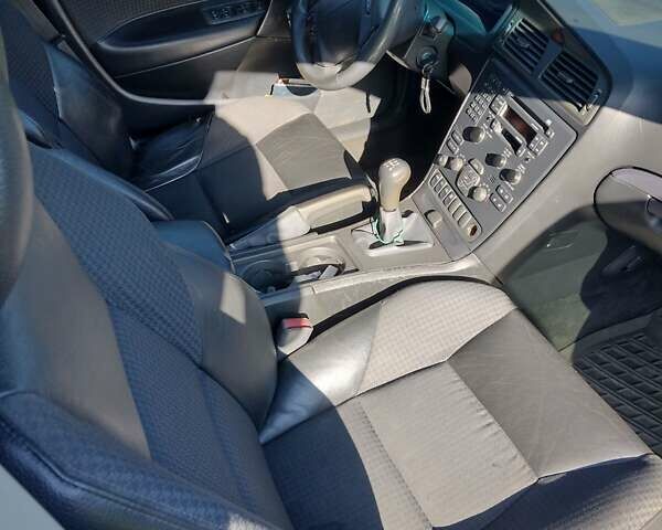 Чорний Вольво V70, об'ємом двигуна 2.4 л та пробігом 400 тис. км за 3700 $, фото 4 на Automoto.ua