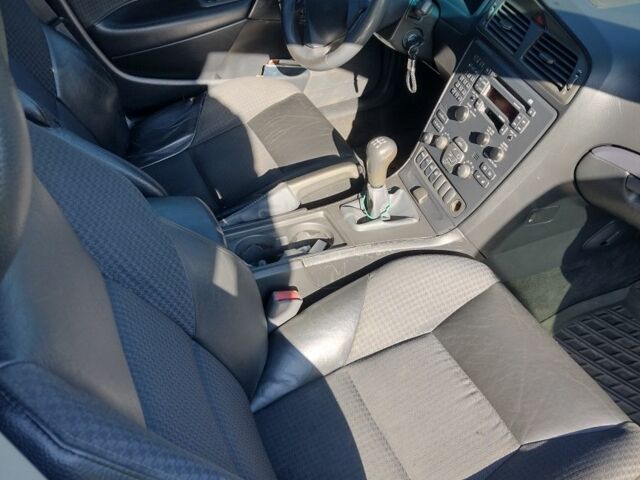 Черный Вольво В70, объемом двигателя 2.4 л и пробегом 440 тыс. км за 3000 $, фото 5 на Automoto.ua