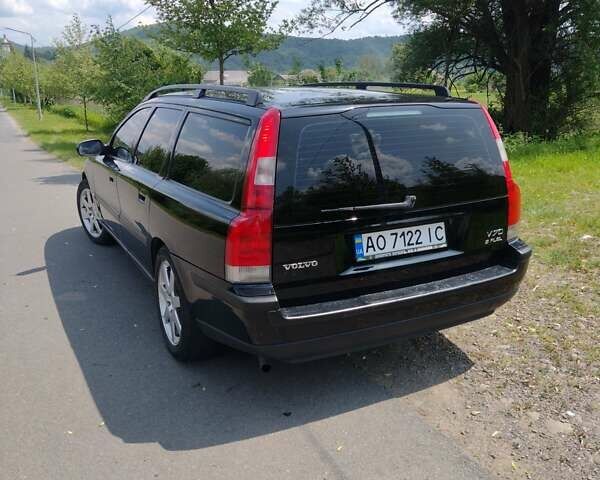 Черный Вольво В70, объемом двигателя 2.4 л и пробегом 400 тыс. км за 4200 $, фото 3 на Automoto.ua