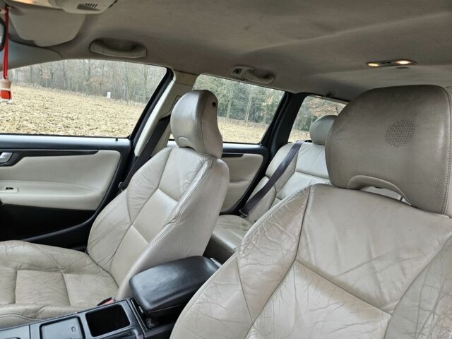 Черный Вольво В70, объемом двигателя 2.4 л и пробегом 400 тыс. км за 2400 $, фото 14 на Automoto.ua