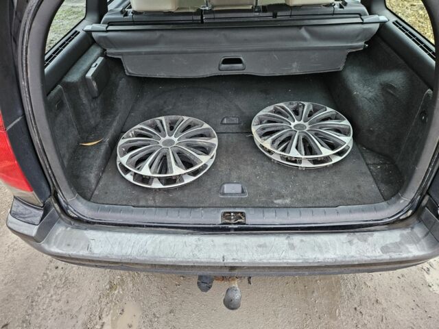 Черный Вольво В70, объемом двигателя 2.4 л и пробегом 400 тыс. км за 2400 $, фото 17 на Automoto.ua