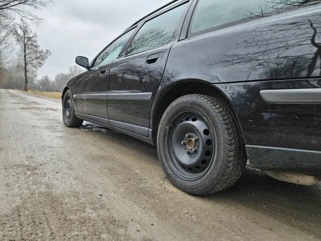 Черный Вольво В70, объемом двигателя 2.4 л и пробегом 400 тыс. км за 2400 $, фото 4 на Automoto.ua